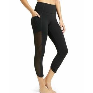 Athleta High Rise Chaturanga to Town Mesh Capri Leggings Black Large